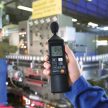Testo 815 Digitális Zajszintmérő Műszer – Kalibrálható akusztikus fonométer A/C jelleggörbével és szélvédővel (0563 8155)
